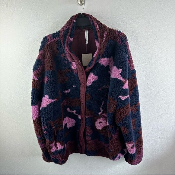 Fabletics Tahoe Teddy Jacket Glitch Camo Merlot Size 2X NWT - Picture 1 of 3